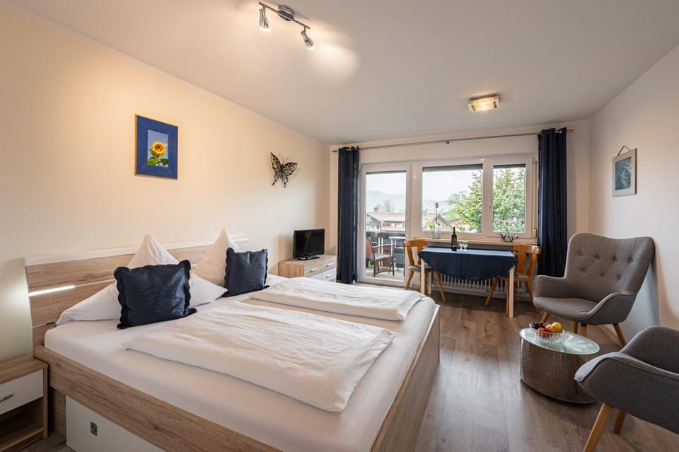 Bed, Living room, Photo of the whole room, Seating area, Bedroom