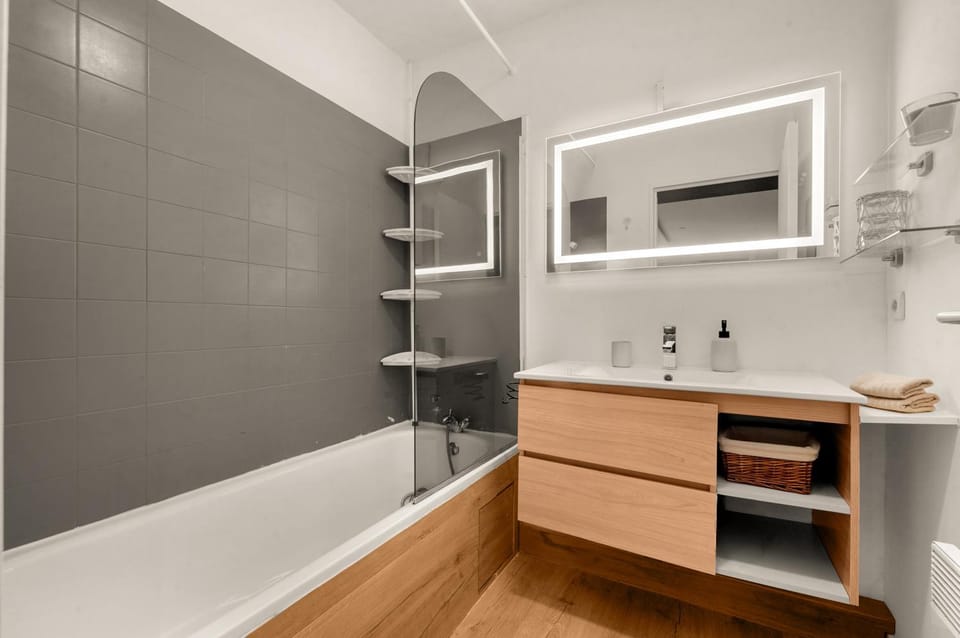 Bathroom, Bath