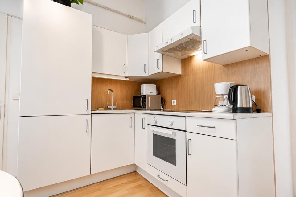 Coffee/tea facilities, Kitchen or kitchenette, minibar, oven, stove, toaster