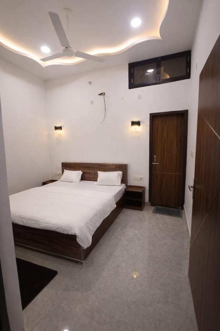 Vrindavaneshwari Residence Hotel in Uttar Pradesh