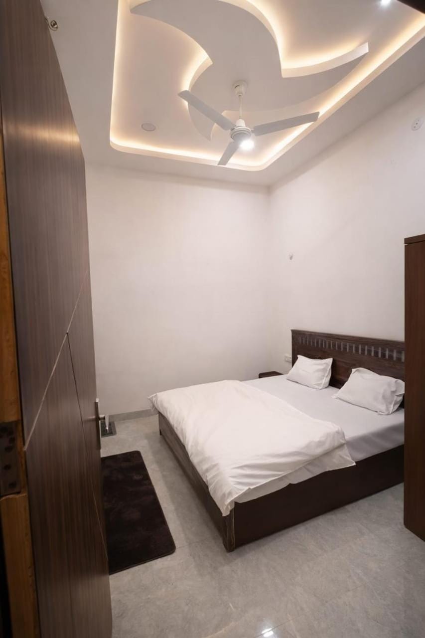 Vrindavaneshwari Residence Hotel in Uttar Pradesh