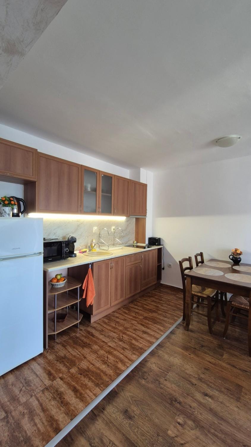 Апартамент Park & Sea Retreat Apartment in Burgas Province