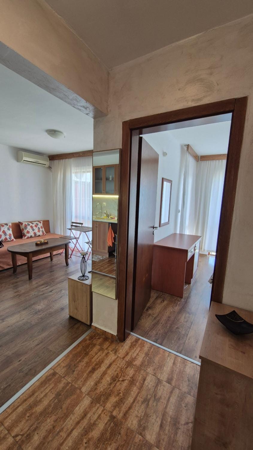 Апартамент Park & Sea Retreat Apartment in Burgas Province