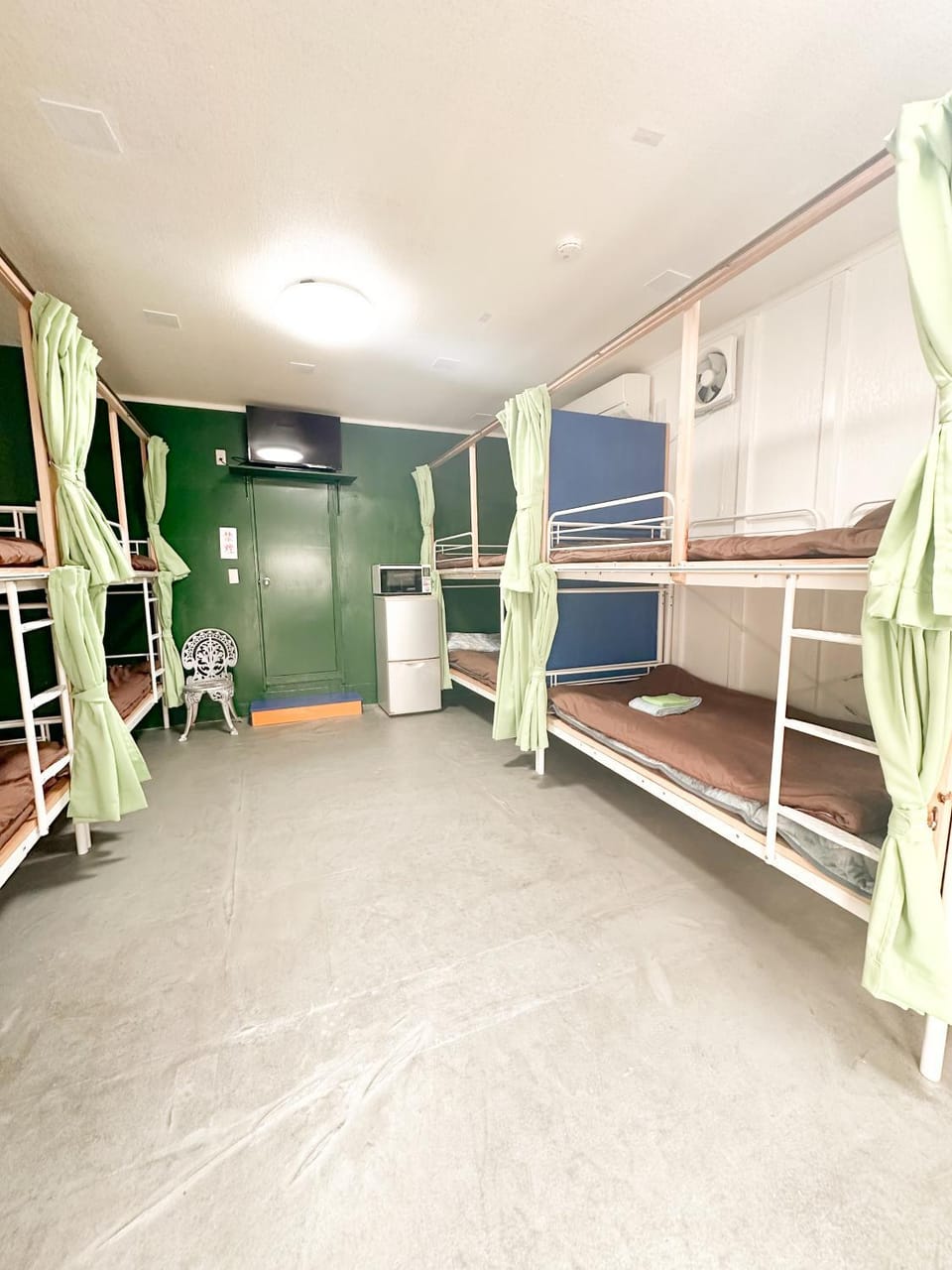 ゲストハウスまるとく Bed and Breakfast in Japan