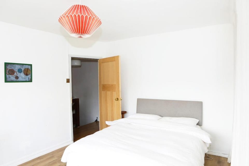 Artist house with garden sauna House in London Borough of Hackney