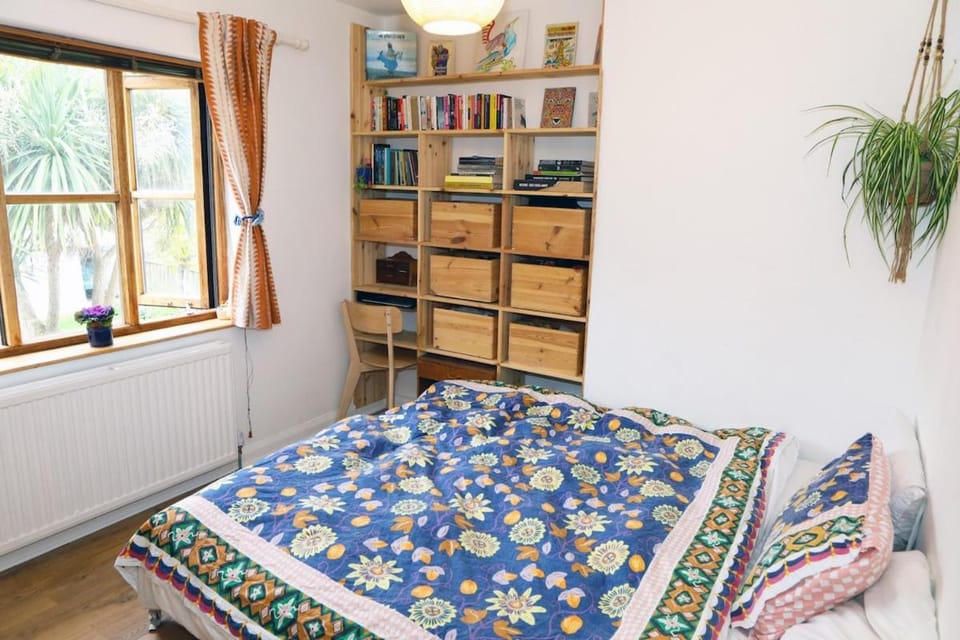 Artist house with garden sauna House in London Borough of Hackney