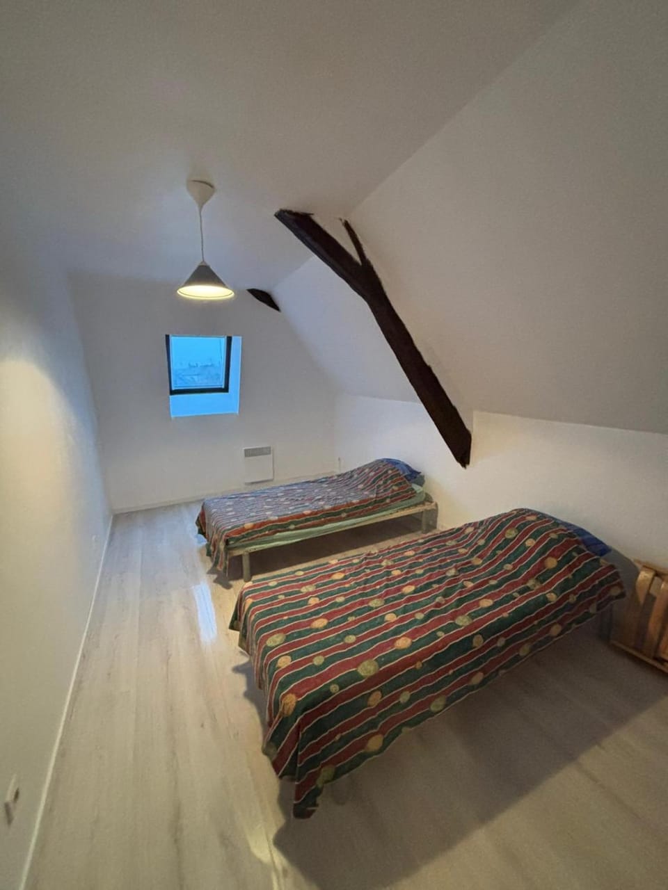 Bed, Photo of the whole room