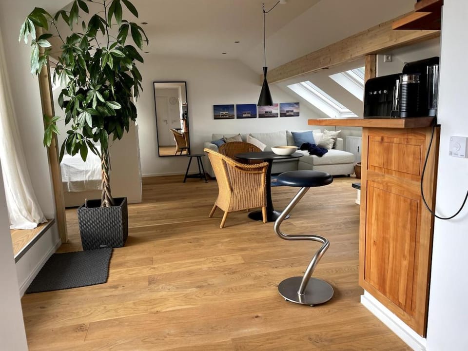 Lichtdurchflutetes Apartment mit Dachterasse zwischen Köln und Düsseldorf Apartment in Neuss