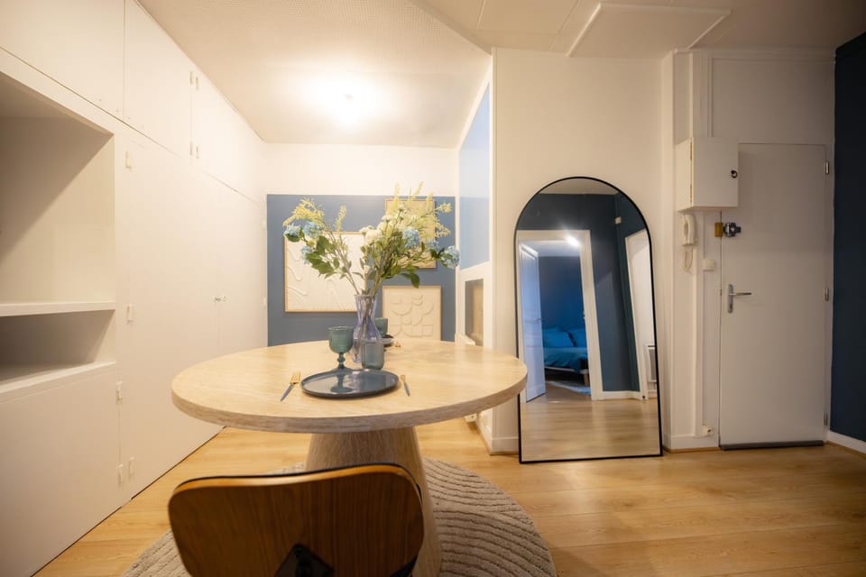LouerAngoueme - L'Ecrin Bleu - Idéal Couple & professionnels - Localisation idéal centre-ville et gare - Wifi - Netflix Apartment in Angoulême