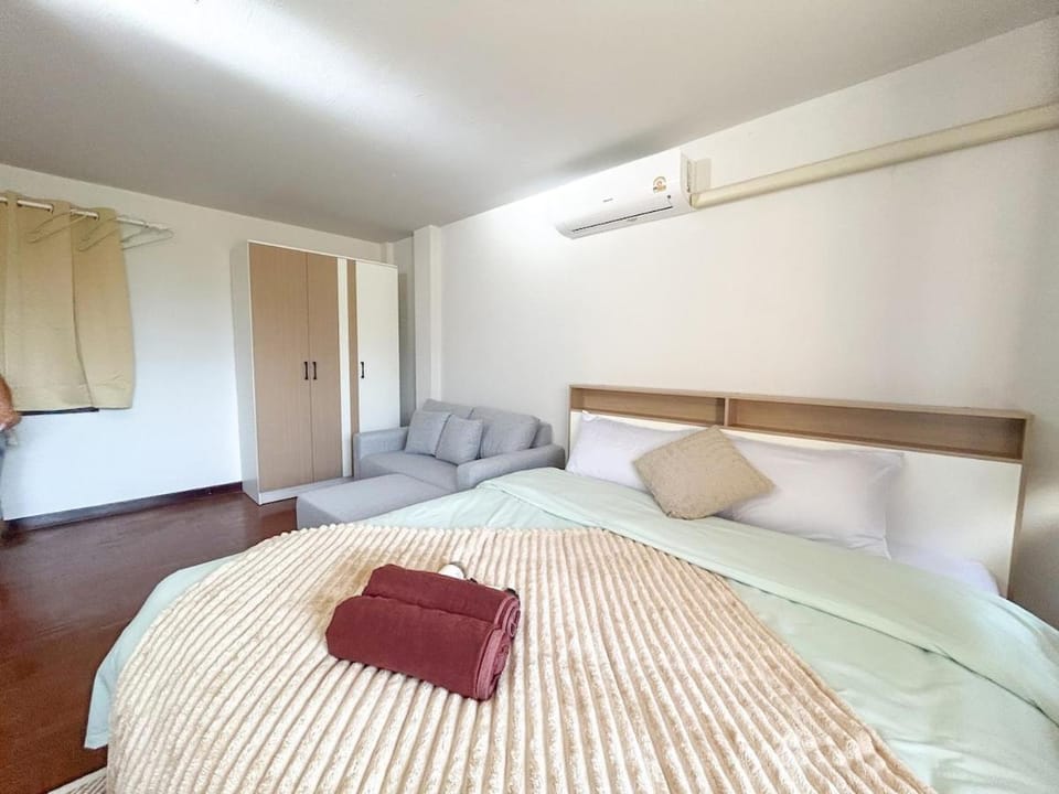 City center room with mountain view Apartment in Chiang Mai