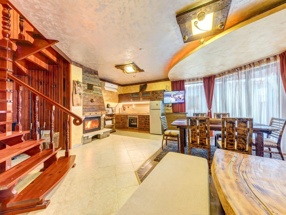 TV and multimedia, Kitchen or kitchenette, Living room, Seating area