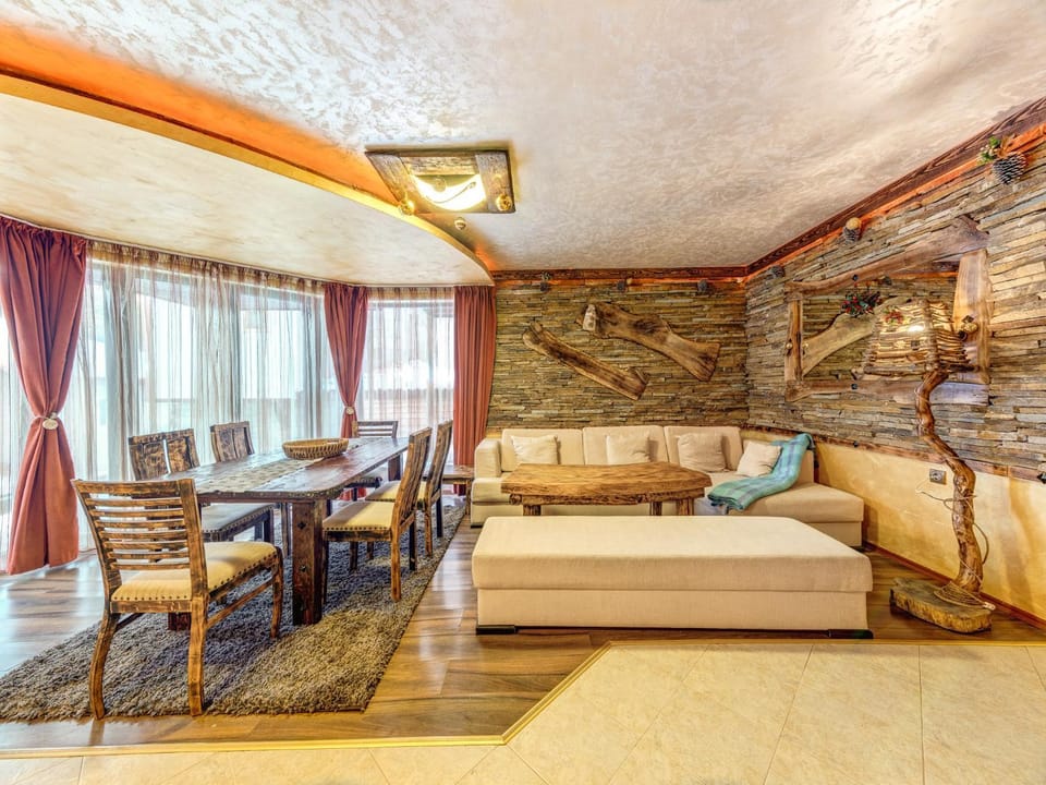 Living room, Seating area, Dining area, air conditioner