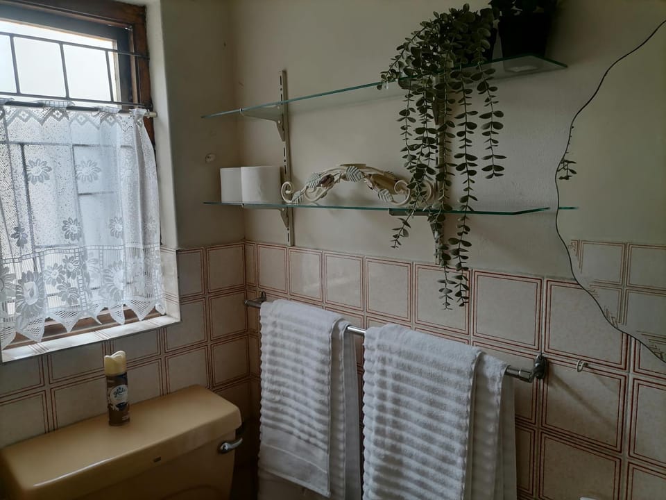 Mimosa House Double Room Vacation rental in Cape Town