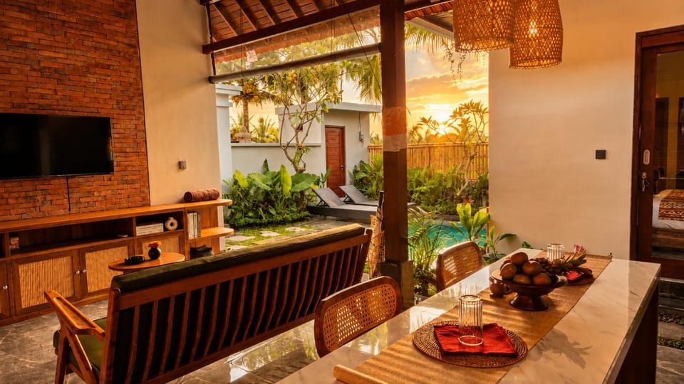 Restaurant/places to eat, Living room