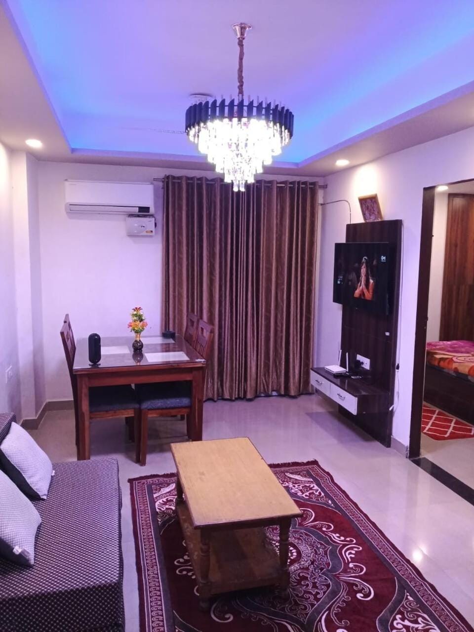 TV and multimedia, Living room, Seating area, Dining area