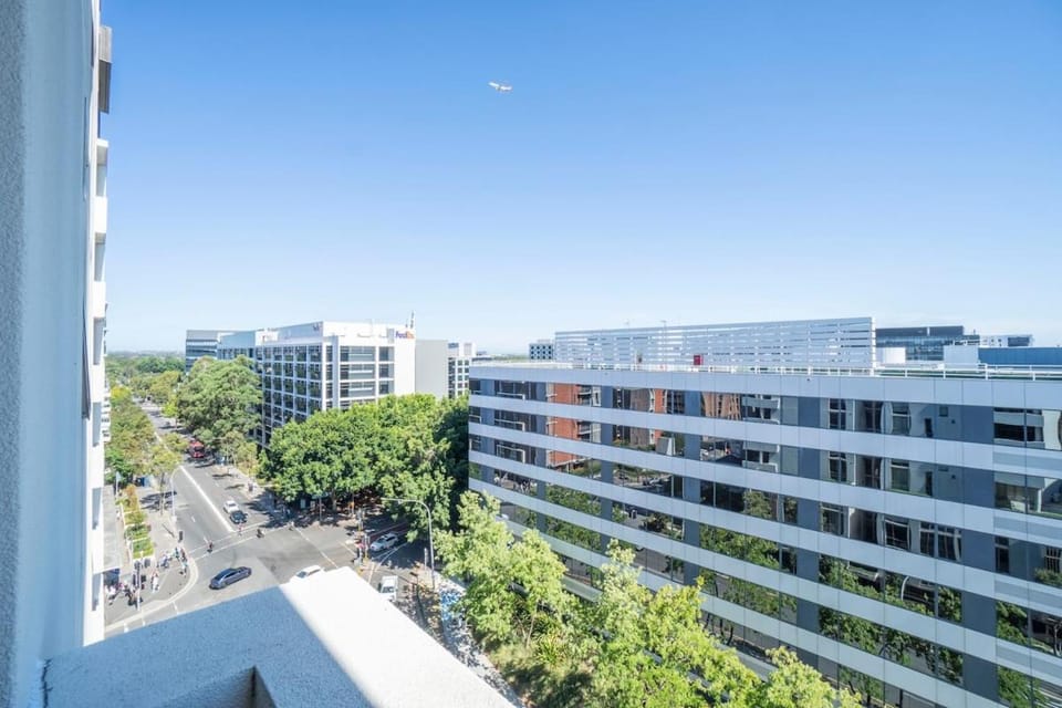 Spacious 3BR Haven 2 Min to Station & market Apartment in Mascot
