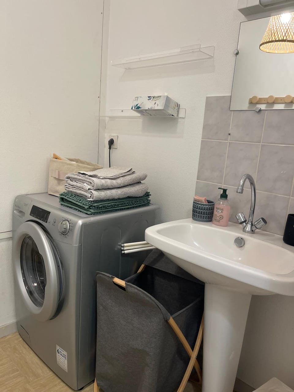 Studio proche gare Apartment in Laval