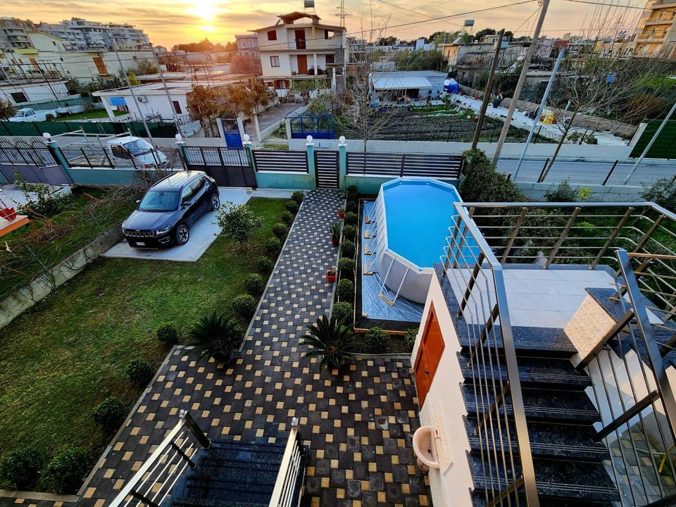 Swimming pool, Sunrise