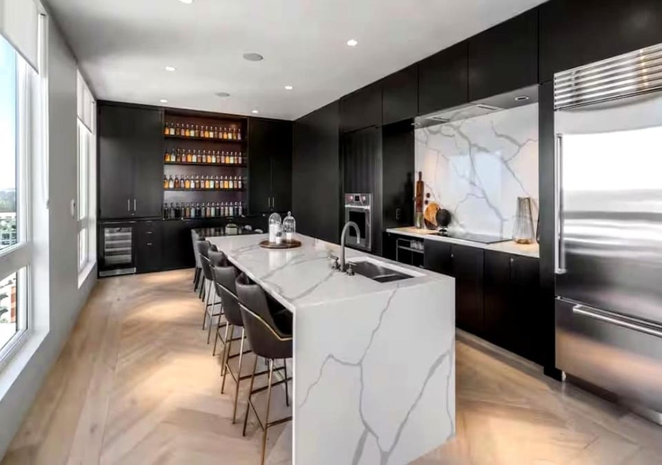 Kitchen or kitchenette