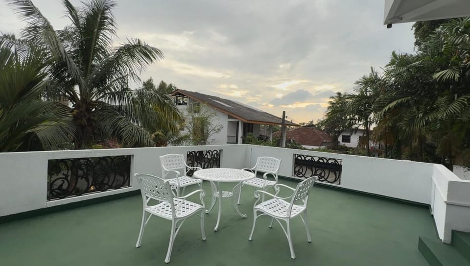 Rishi Lanka Villa Colombo, Stay near the Airport with hot water, AC, & free Wi-Fi Villa in Western Province