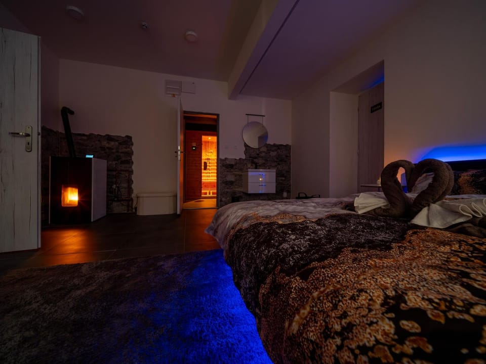 Bedroom, fireplace, towels