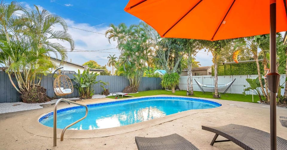 Palm Fiction - Pool and Hard Rock Casino House in Hollywood