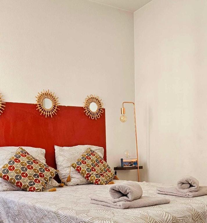 Photo of the whole room, Bedroom