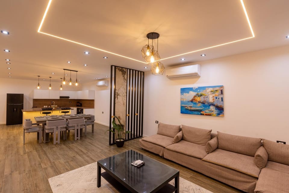 Kitchen or kitchenette, Living room, Seating area, Dining area