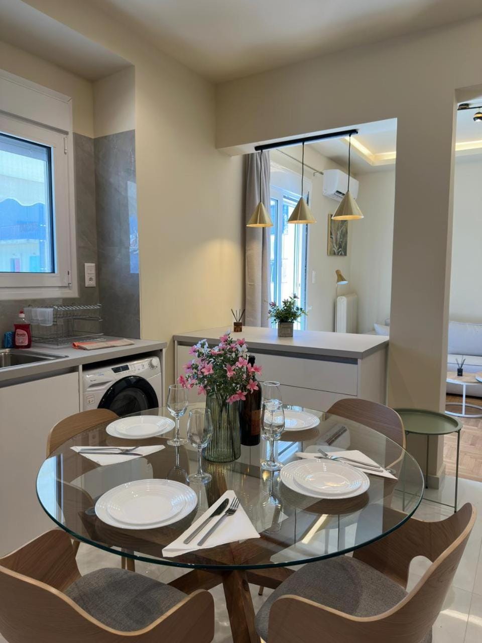 Kitchen or kitchenette, Seating area, Dining area