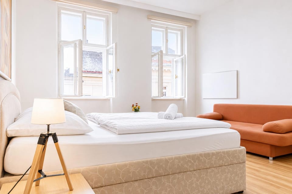 Bed, Seating area, Bedroom