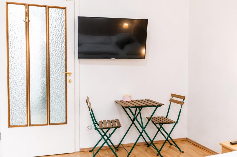 TV and multimedia, Dining area
