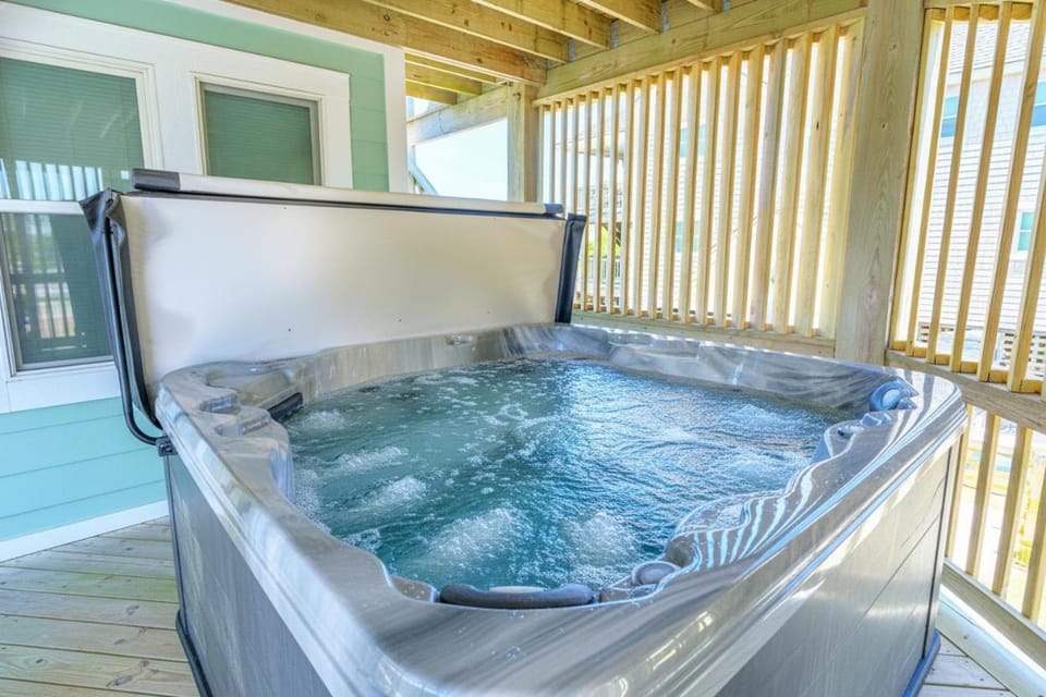 Oceanside, Beach, Hot Tub, Arcade, Pool, Views House in Nags Head
