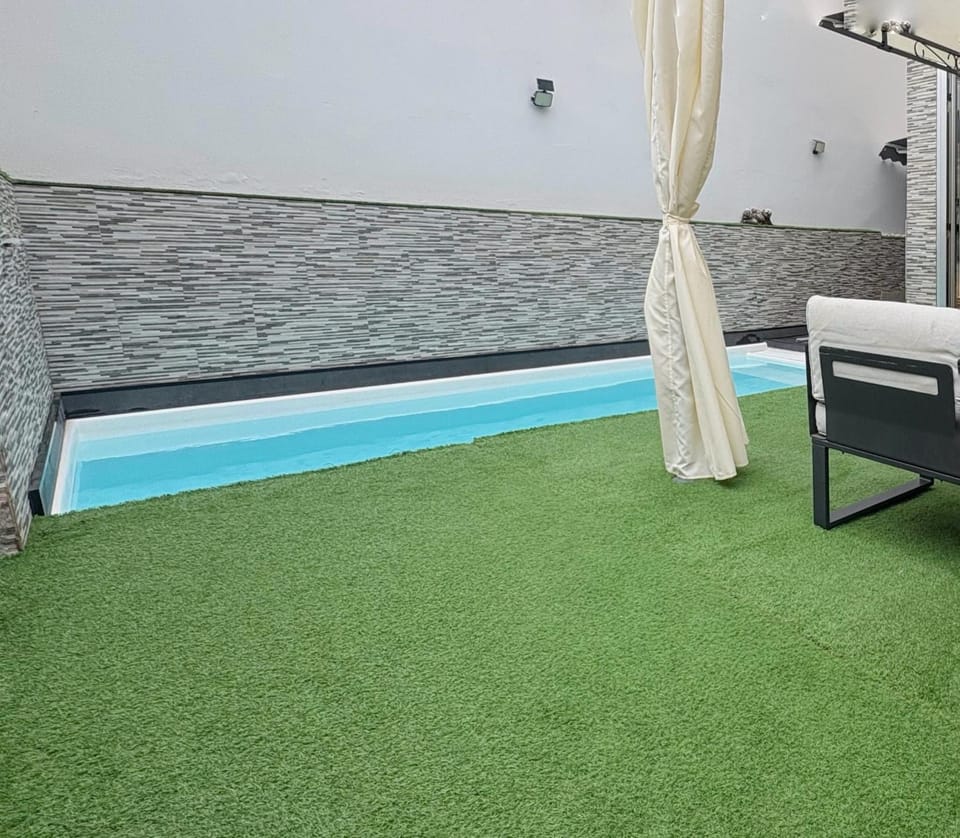 Balcony/Terrace, Swimming pool