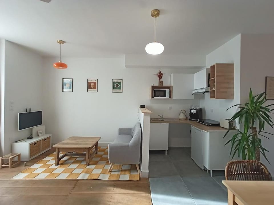 TV and multimedia, Kitchen or kitchenette, Living room