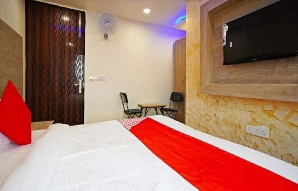 Communal lounge/ TV room, Bed, TV and multimedia, Photo of the whole room, Evening entertainment, Bedroom, air conditioner