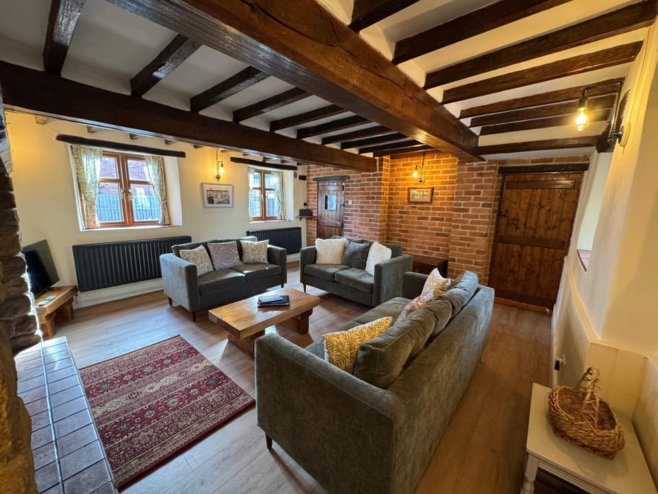TV and multimedia, Living room, Seating area