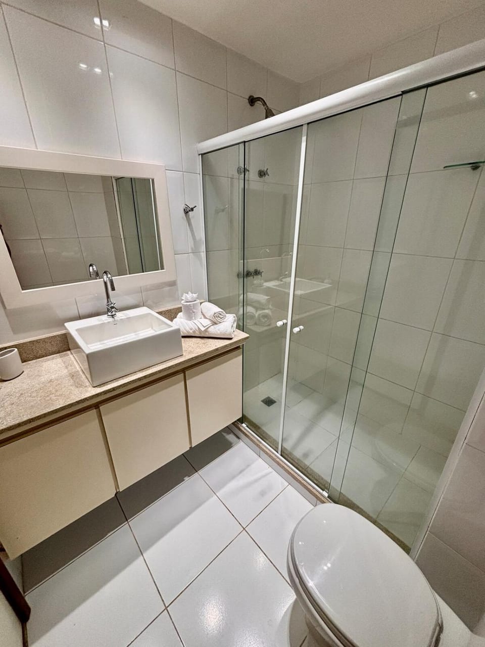 Shower, Toilet, Bathroom, towels