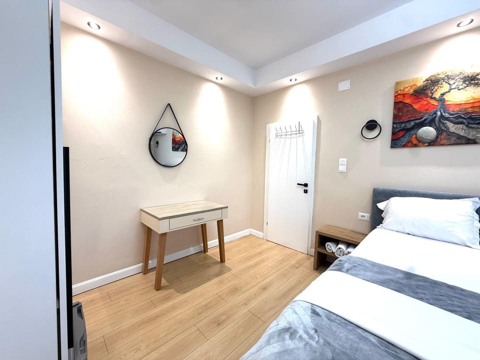 Bed, Photo of the whole room, Decorative detail, Bedroom