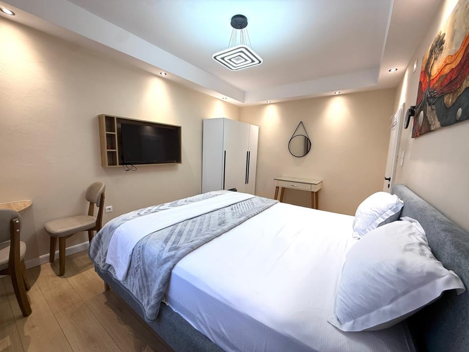 Communal lounge/ TV room, Bed, TV and multimedia, Photo of the whole room, Evening entertainment, Bedroom
