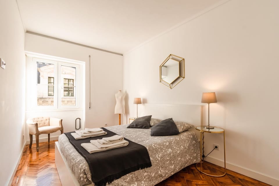 Bed, Property logo or sign, Photo of the whole room, Bedroom