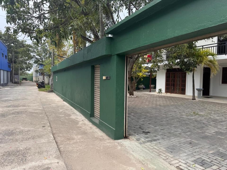 Facade/entrance