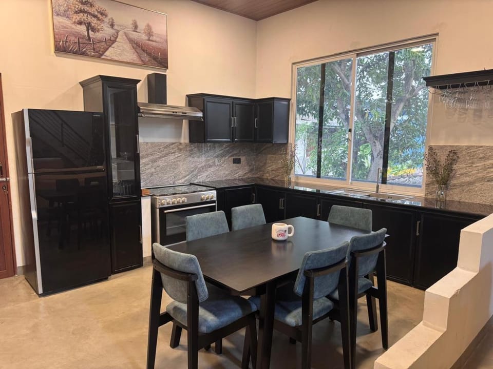 Kitchen or kitchenette, Dining area, kitchen