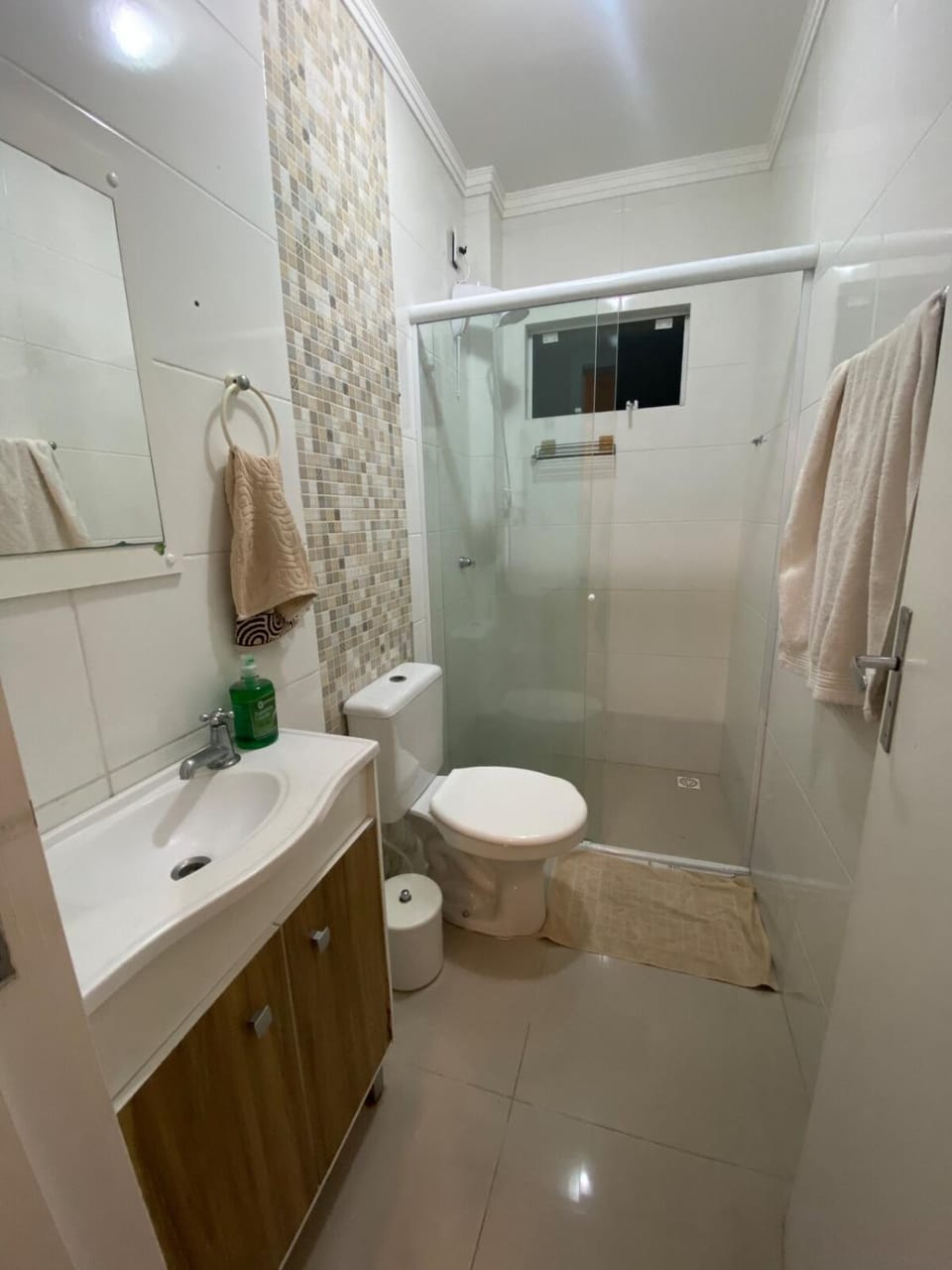 Shower, Toilet, Bathroom, bidet, towels