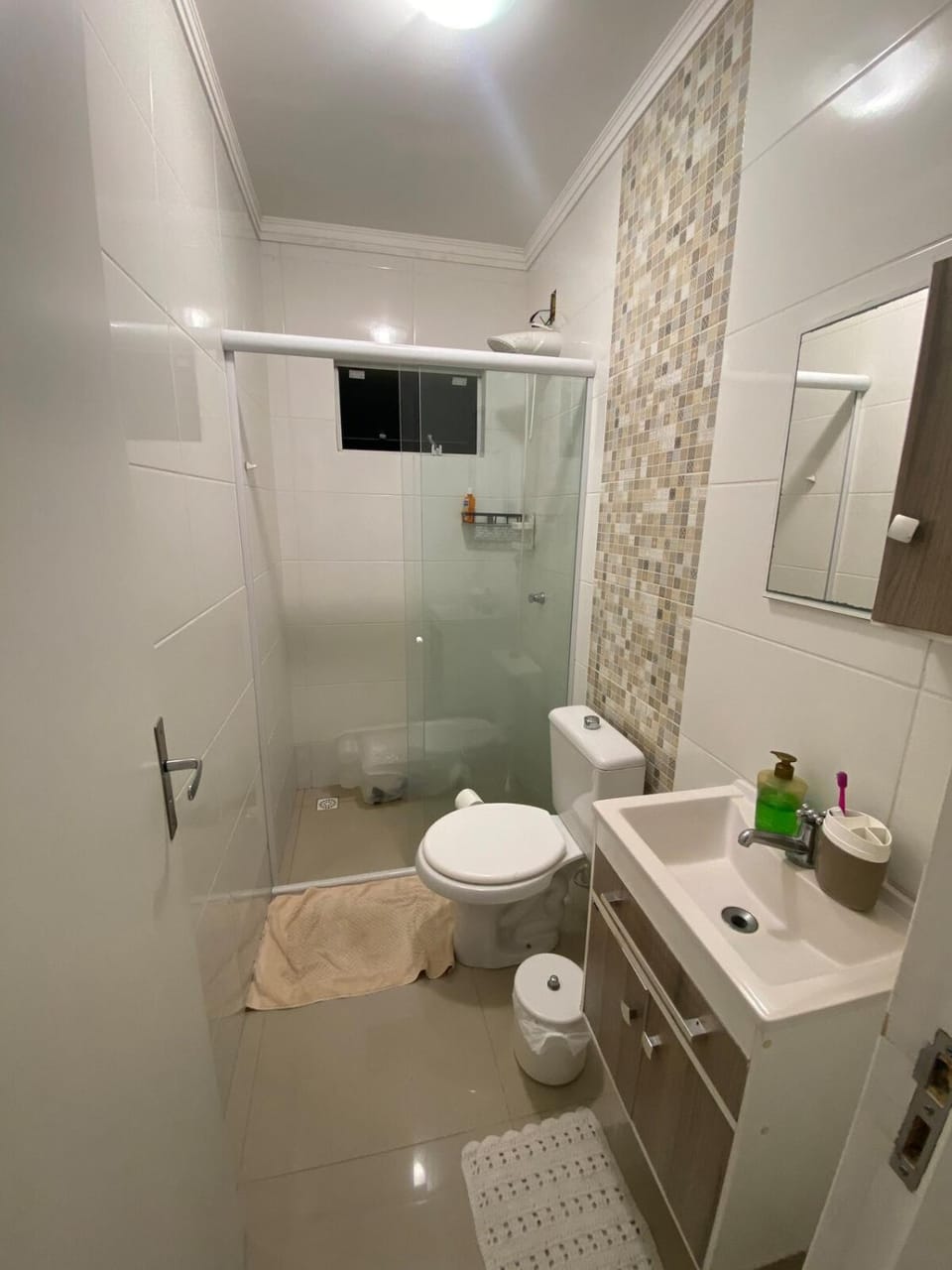 Shower, Toilet, Bathroom, bidet, towels