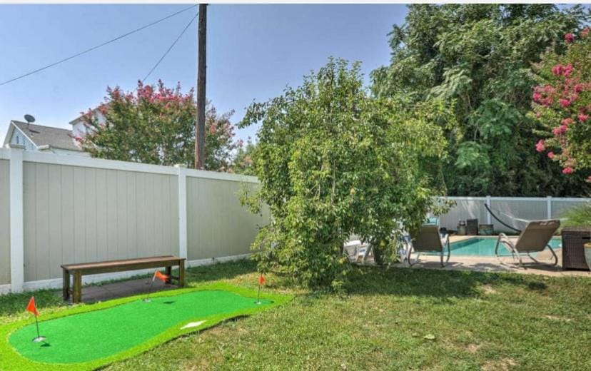Pool, Hot Tub & Grill! House in Dundalk