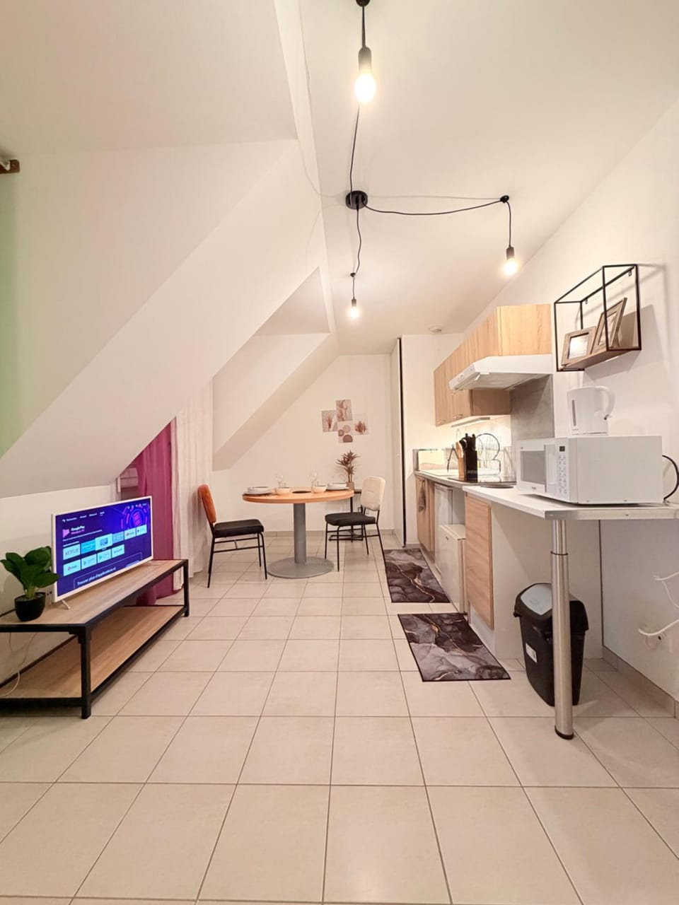 TV and multimedia, Kitchen or kitchenette, Living room, Dining area, oven, stove