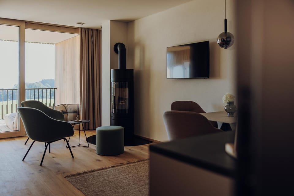 TV and multimedia, Living room, Seating area, Evening entertainment, fireplace, oven