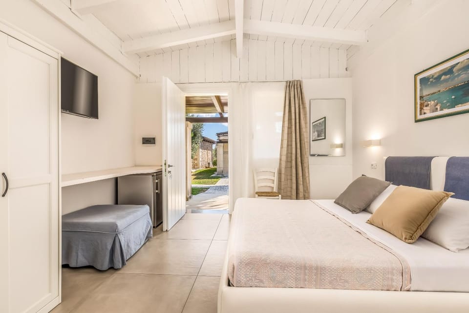 Bed, TV and multimedia, Photo of the whole room, Bedroom, air conditioner