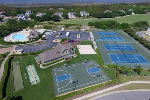 6BR Soundfront Retreat, Pool, Hot Tub, Elevator House in Corolla