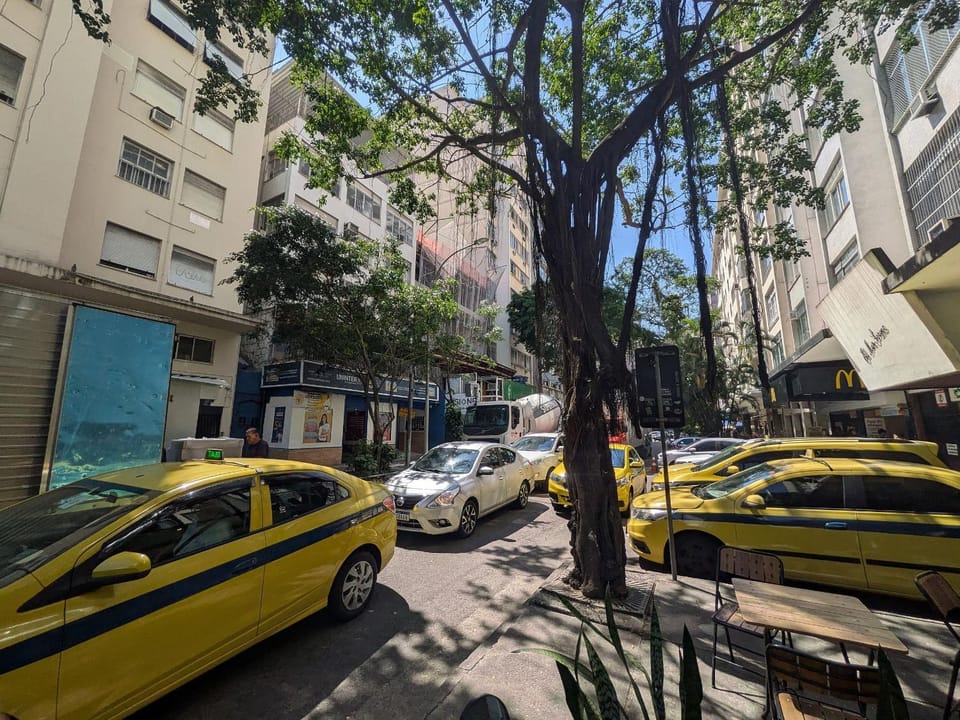 Studio compacto em Copacabana, reformado, com WiFi, Ar split, mini cozinha, a 250m da praia e 350m do metrô! Apartment in Rio de Janeiro
